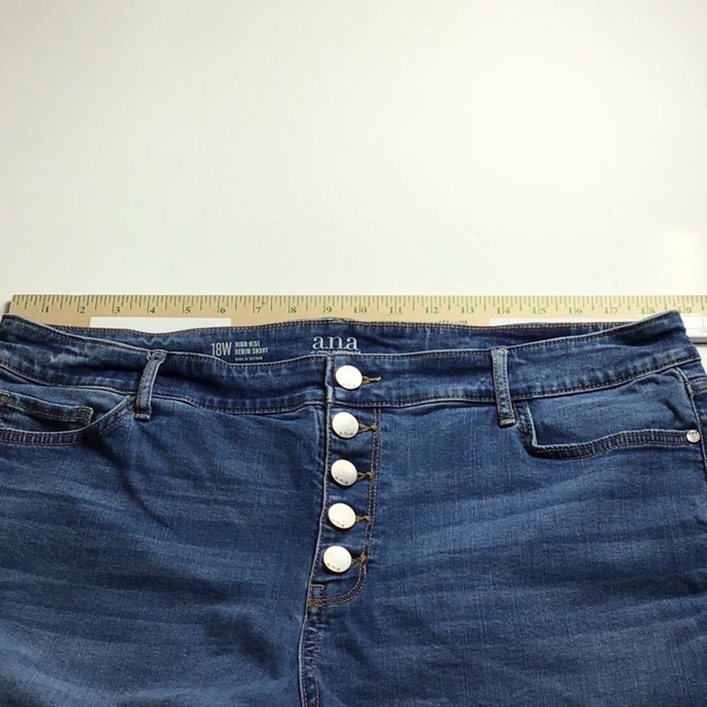 🌼3/$13🌼BUNDLE DEAL! a.n.a High Rise Blue Denim Short - Picture 5 of 11